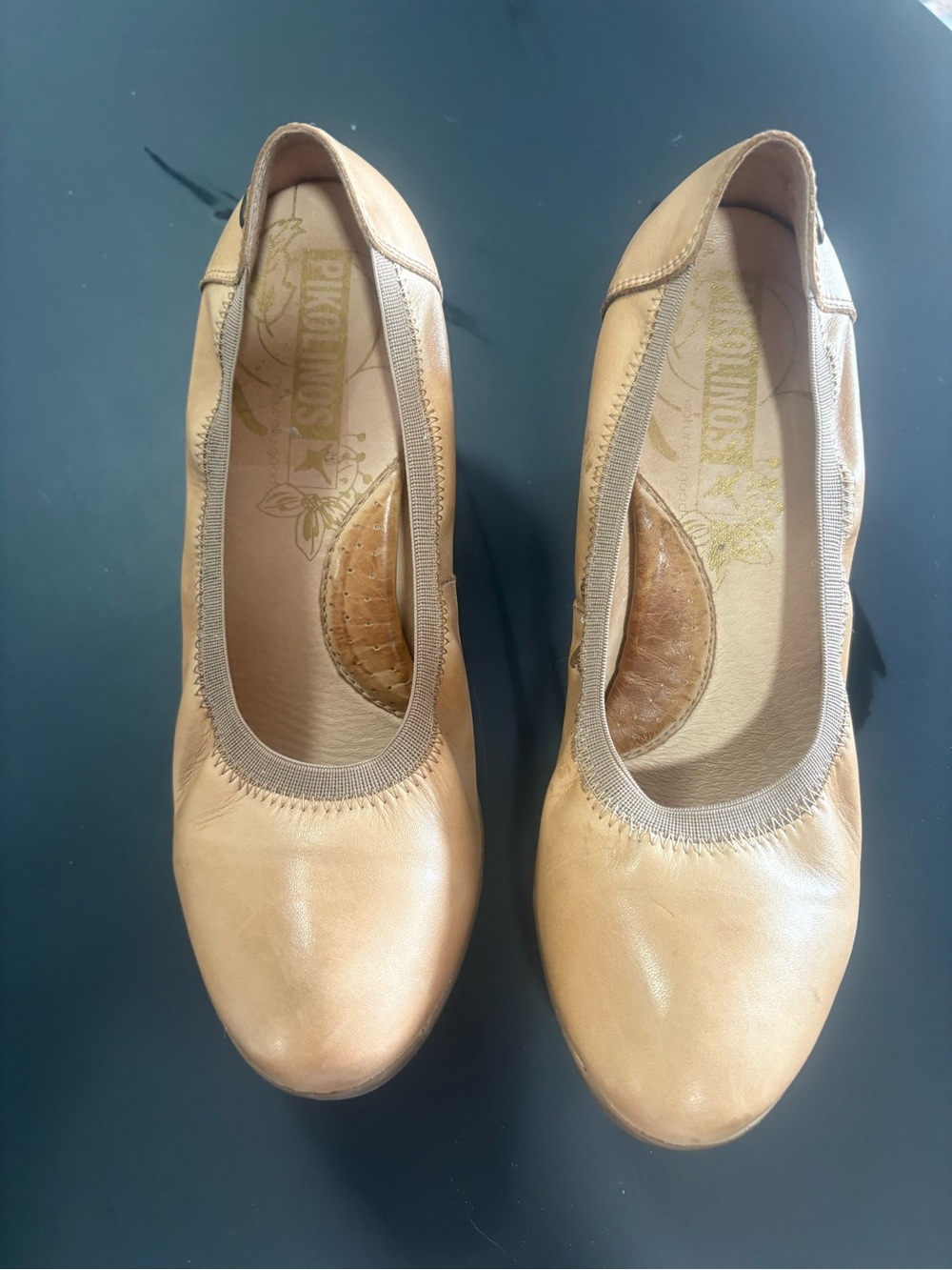PIKOLINOS Women's Tan Leather Pumps